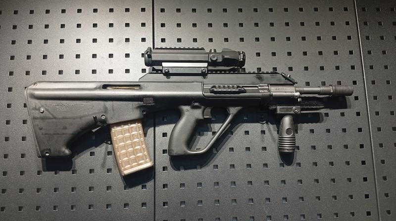 AUG A3 SA "Commando" Select-Fire Rifle *With Extras*