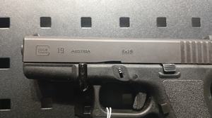 Glock 19 Gen-2, 9x19 Parabellum *With Extras*