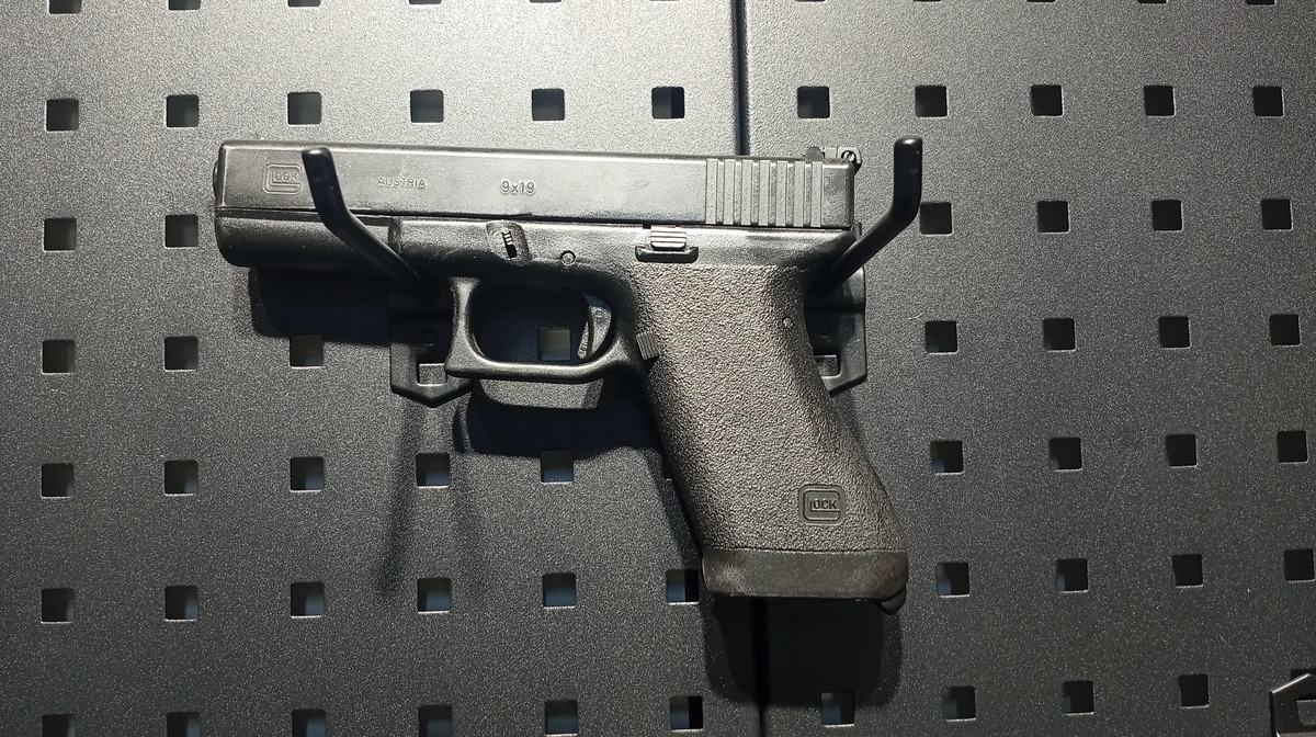 Glock 17 Gen 1 *With Extras*
