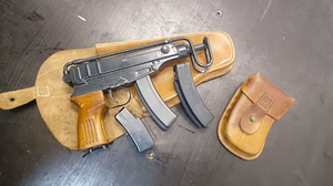 VZ-61 Skorpion, 32ACP Full auto *With Extras*