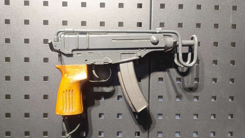 VZ-61 Skorpion, 32ACP Full auto *With Extras*